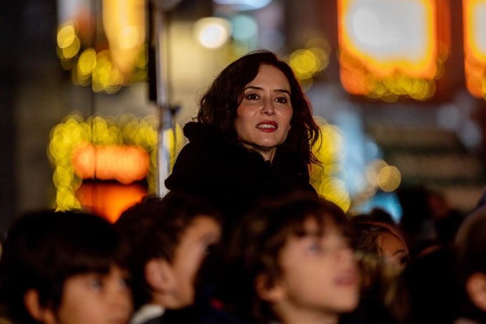 La presidenta de la Comunidad de Madrid, Isabel Díaz Ayuso, durante la inauguración del videomapping en la Real Casa de Correos, a 28 de noviembre de 2025, en Madrid (España).