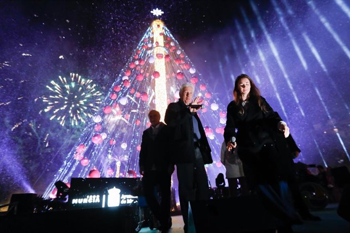 Richard Gere durante el encendido del árbol de Navidad en la plaza Circular de Murcia.