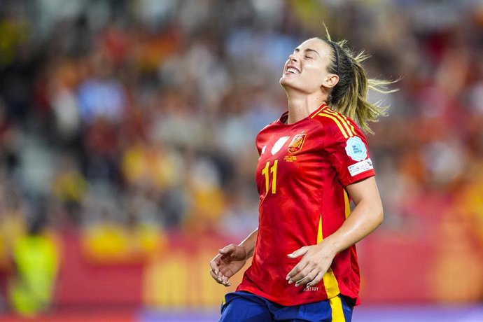 Archivo - Alexia Putellas of Spain laments during the UEFA Women's Nations League 2025 Semi-Final first leg match between Spain and Sweden at La Rosaleda Stadium on October 24, 2025 in Malaga, Spain