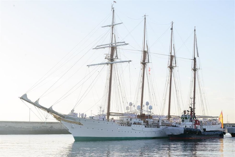 Archivo - El buque escuela 'Juan Sebastián de Elcano' a su llegada al puerto de Santa Cruz de Tenerife con motivo de una escala en la isla como paso previo a partir hacia América, a 17 de enero de 2025, en Santa Cruz de Tenerife, Tenerife, Canarias (Esp