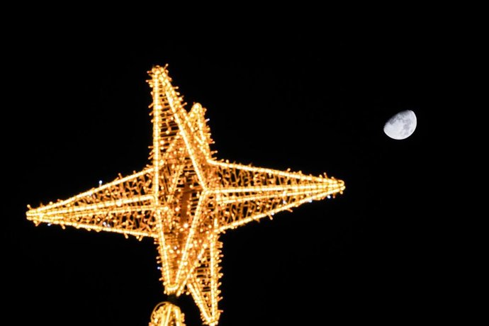 Archivo - Imágenes del alumbrado navideño. 