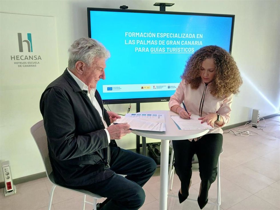 Hecansa forma desde este enero a guías turísticos especializados en historia y patrimonio de Las Palmas de Gran Canaria