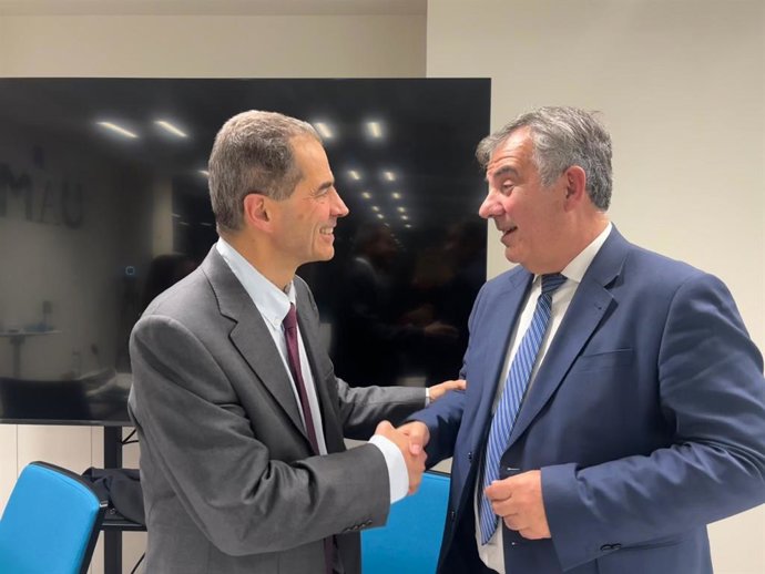 El consejero de Medio Ambiente, Universidades, Investigación y Mar Menor, Juan María Vázquez, y el presidente del Grupo de expertos de la Comisión Europea encargado de la evaluación de Horizonte Europea, Manuel Heitor