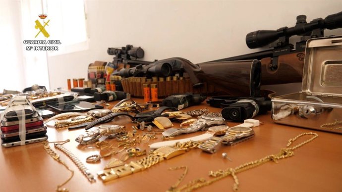 Imagen del material desarticulado por la Guardia Civil.