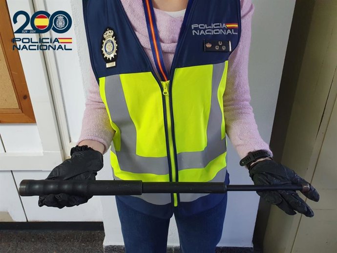 Bastón extensible intervenido por la Policía