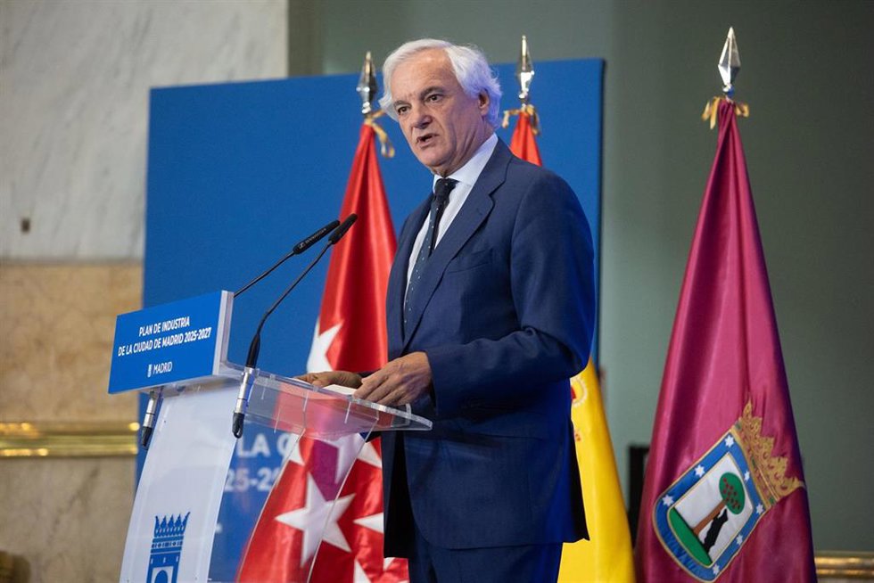Archivo - El presidente de CEIM y vicepresidente de la CEOE, Miguel Garrido de la Cierva, durante la firma del acuerdo entre el Ayuntamiento de Madrid, CEIM y los sindicatos CCOO y UGT sobre el 'Plan de Industria de la Ciudad de Madrid 2025-2027'