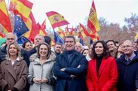 El PP protesta contra Sánchez para pedir elecciones ya tras la encarcelación de Ábalos