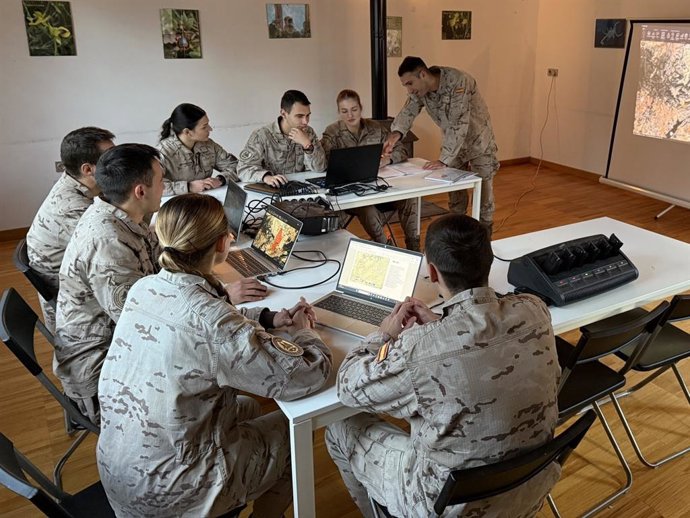La Princesa Leonor junto a sus compañeros de la Academia General del Aire y del Espacio (AGA).