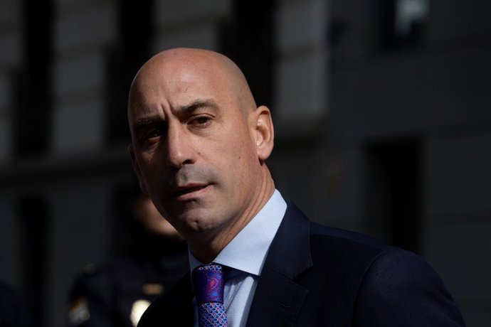 Archivo - El expresidente de la Real Federación Española de Fútbol (RFEF), Luis Rubiales, a su llegada a la Audiencia Nacional, a 17 de mayo de 2024, en Madrid (España). La Audiencia Nacional ha citado al expresidente de la Real Federación Española de Fút