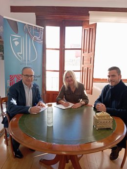 Imagen de la firma del Colegio Oficial de Gestores Administrativos de Granada, Jaén y Almería como patrocinador del Festival de Otoño de Jaén.