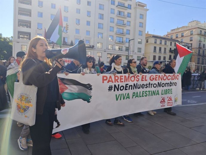 IU Málaga ha salido a las calles de al ciudad para movilizarse en  el Día Internacional de Solidaridad con Palestina, y para manfiestar que "a pesar del alto el fuego, el genocidio conntinúa en Gaza".