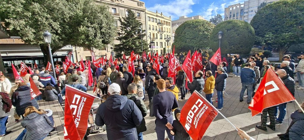 Unas 400 personas se concentran en Albacete convocadas por CCOO para pedir mejoras salariales en convenios colectivos