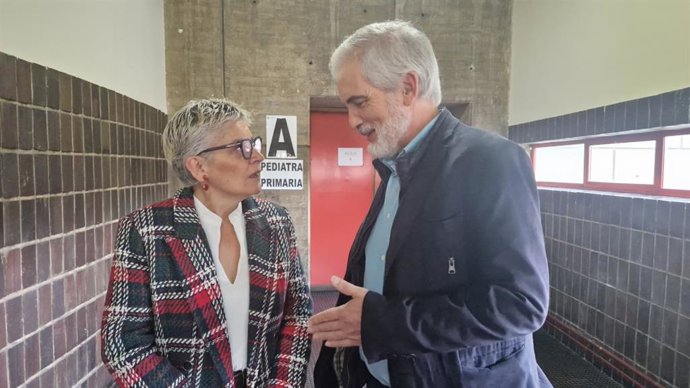 Concepción Saavedra, a la izquierda