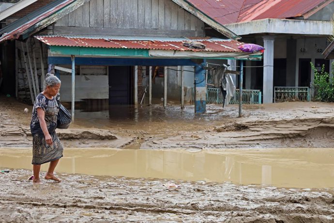 November 27, 2025, Pidie Jaya, Aceh, Indonesia: Activities of residents after flash floods in Gampong Manyang Cut, Meureudu District, Pidie Jaya regency, Aceh province, Indonesia on Thursday, November 27, 2025.. The Aceh Disaster Management Agency (BPBA) 