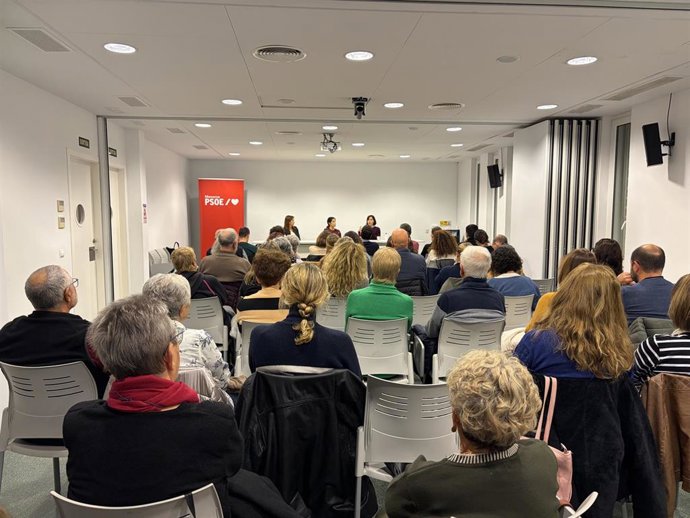 Mesa redonda celebrada por el PSOE Menorca con motivo de la conmemoración este pasado martes del 25N