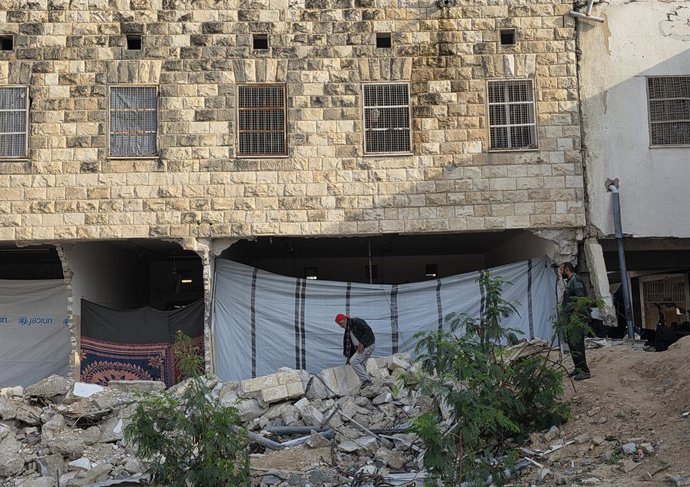 November 24, 2025, Khan Yunis, Gaza Strip, Palestinian Territory: Displaced Palestinians shelter inside Haifa School in central Khan Younis, despite the presence of unexploded ordnance scattered across classrooms and courtyards, and a near-total absence o