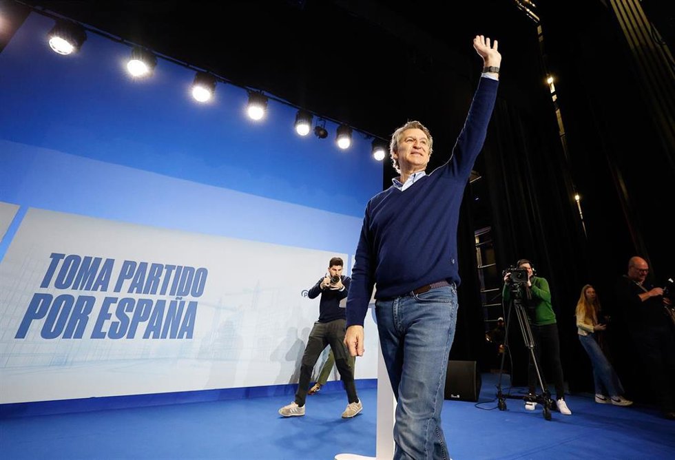 El presidente del Partido Popular, Alberto Núñez Feijóo, durante la segunda jornada del II Foro de las Grandes Ciudades del PP, en Fórum Evolución, a 29 de noviembre de 2025, en Burgos