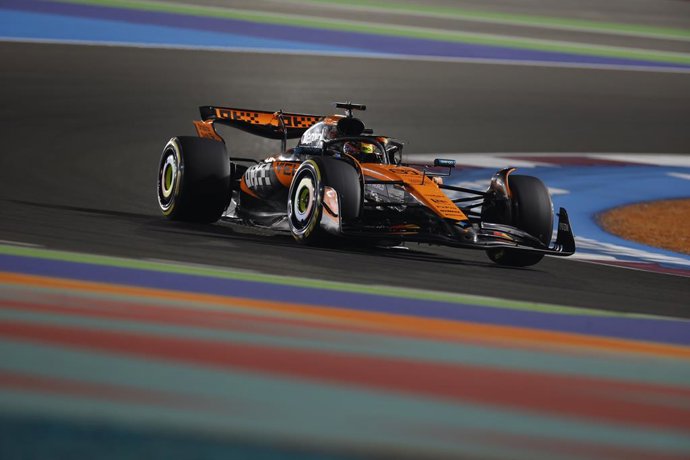 81 PIASTRI Oscar (aus), McLaren F1 Team MCL39, em ação durante o Grande Prêmio do Qatar de Fórmula 1 de 2025, 23ª etapa do Campeonato Mundial de Fórmula 1 da FIA de 2025, de 28 a 30 de novembro de 2025, no Circuito Internacional de Lusail, em Lusail, Qata