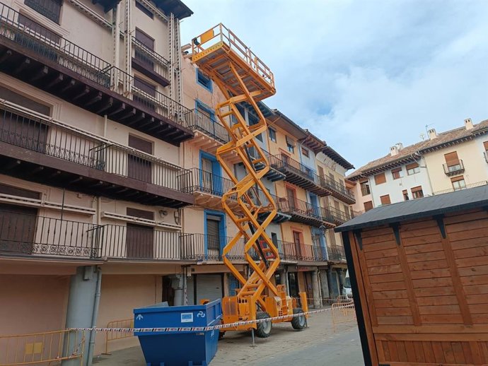 El edificio ha sido donado al Ayuntamiento bilbilitano y como los otros cinco que ha adquirido se destinará a la promoción de vivienda municipal.