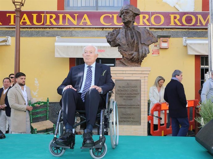Curro Romero durante su homenaje e inauguración de busto, a 29 de Noviembre de 2025 en Camas (Sevilla, España).