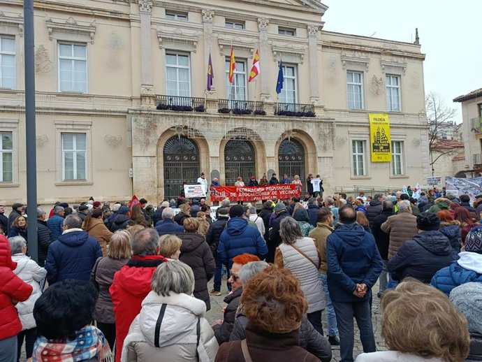 Concentración vecinal en la Plaza Mayor