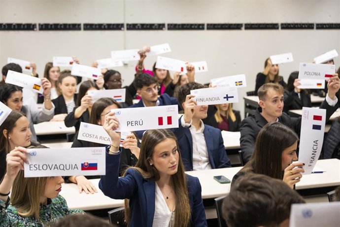 Estudiantes del grado en Maestro en Educación Primaria, durante una de las votaciones.