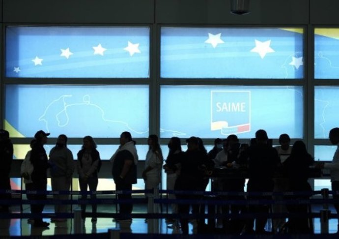 Llegada de emigrantes repatriados desde Estados Unidos a Maiquetía, Caracas, Venezuela
