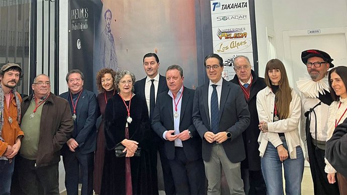 Canal Sur Televisión recibe el Premio Pedro Delgado 2025 que concede el Ayuntamiento de La Carolina (Jaén) y la Asociación Diógenes Teatro.