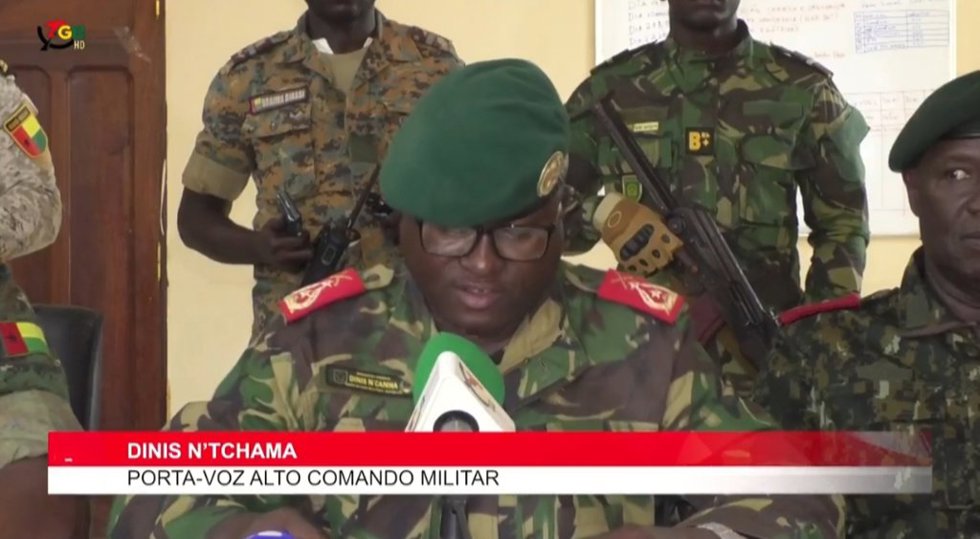 Las fuerzas armadas de Guinea Bissau informan del golpe de Estado.