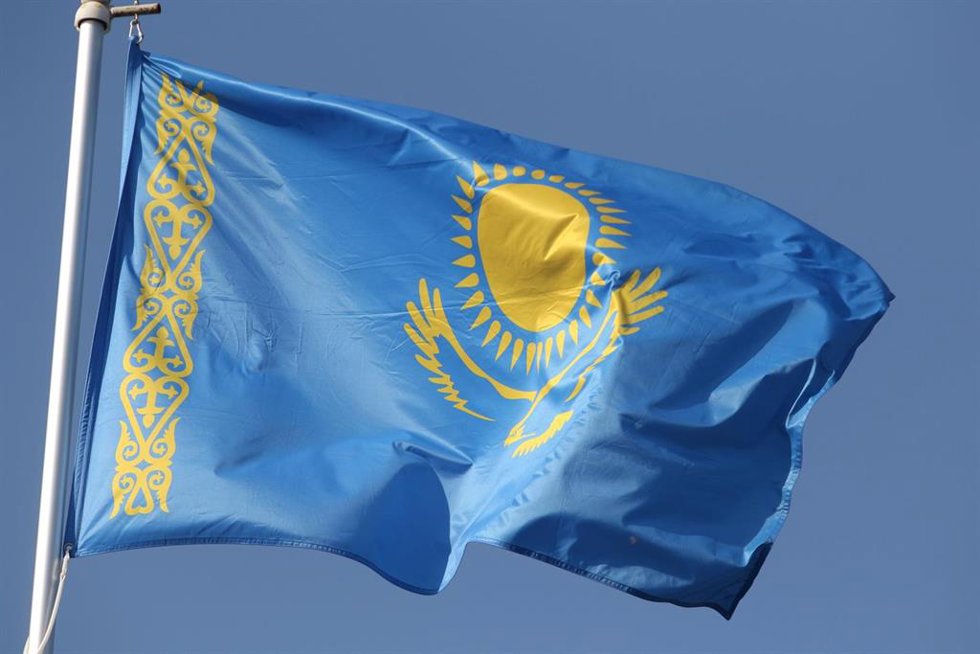 Archivo - Bandera de Kazajistán.
