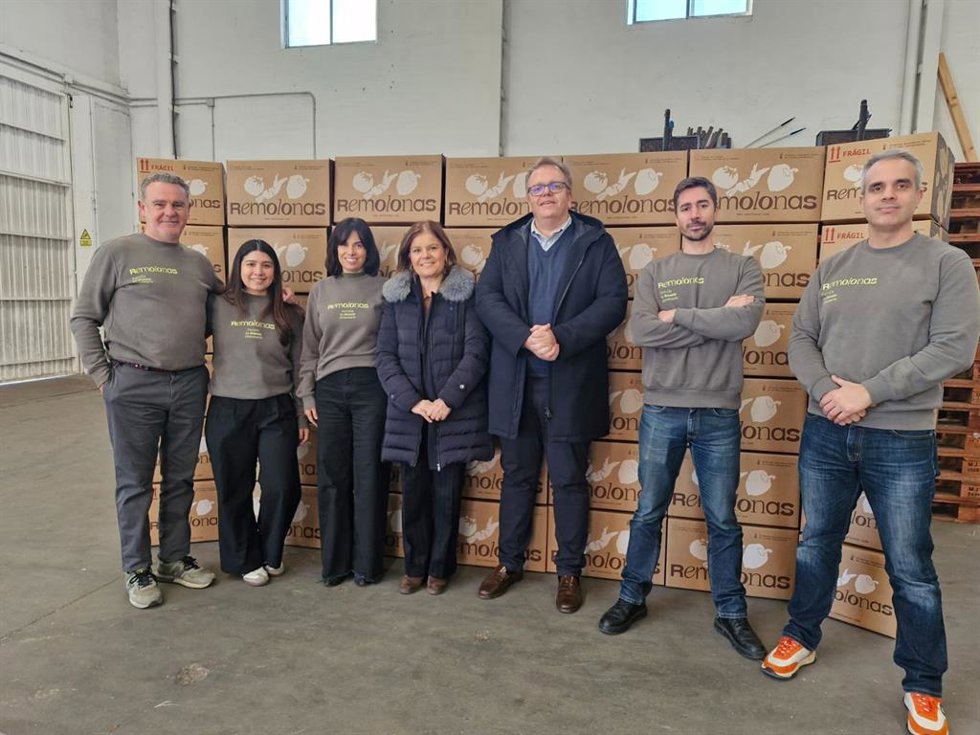 La directora general de la Industria y Cadena Agroalimentarias de la Consejería de Agricultura, Ganadería y Desarrollo Rural de la Junta de Castilla y León, Cristina Frías, en su visita a Remolonas Foods