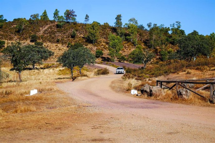 Archivo - Imágenes del entorno del Cortijo El Berrocal, en el que se invierte 1,1 millones para su conversión en Centro de Visitantes y Aula de la Naturaleza, en Almadén de la Plata.