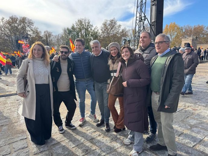 El presidente del PP vasco,  Javier De Andrés, junto con otros cargos del partido en la concentración de Madrid contra la corrupción.