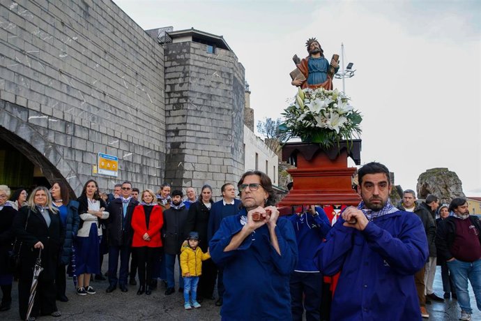 La Cofradía de Pescadores de San Andrés y San Pedro de Castro Urdiales celebra a su patrón