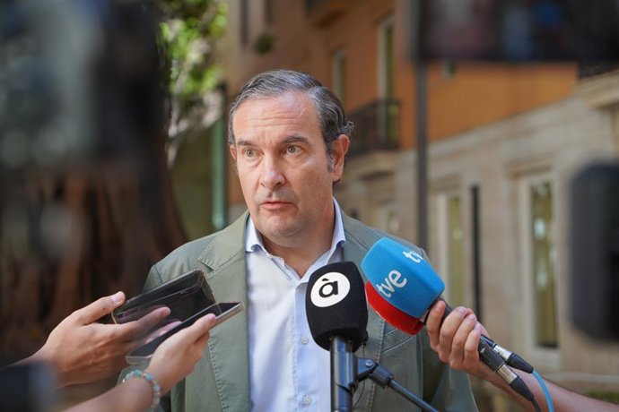 Archivo - El diputado Fernando Pastor en Les Corts