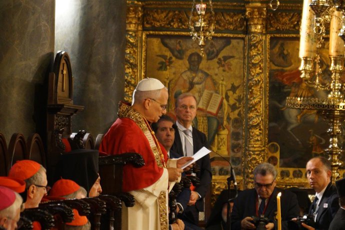 30 November 2025, Turkey, Fatih: Pope Leo XIV attends a Divine Liturgy at the Patriarchal Church of St. George, during his first apostolic journey. Photo: Tolga Uluturk/ZUMA Press Wire/dpa