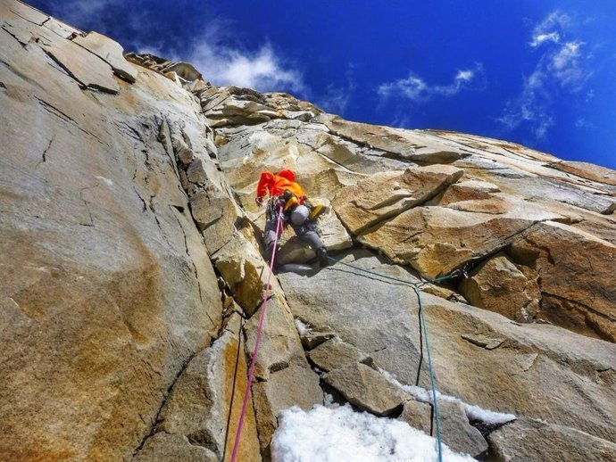 Rubén Pérez 'Ino' escalando a más de 6000 metros en Bhagirathi III