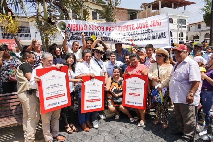 Ministro de Vivienda, Construcción y Saneamiento, Wilder Sifuentes, entregó 1,491 títulos de propiedad en Tumbes.