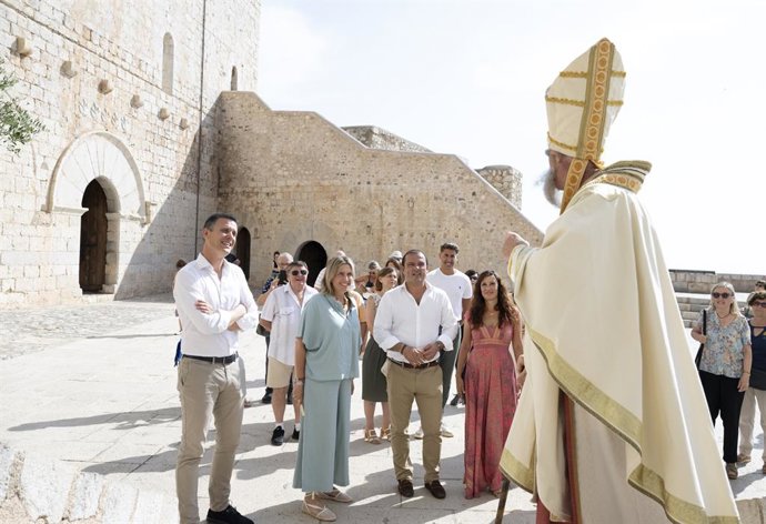 Archivo - Visita al castillo de Peñíscola