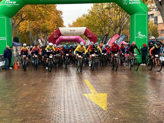 La BTT vuelve a llenar Albacete de deporte y espectáculo, con casi 600 ciclistas y muchos espectadores en las calles