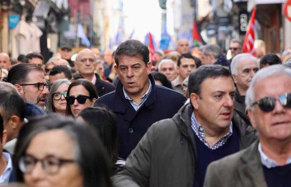 El secretario xeral del PSdeG, José Ramón Gómez Besteiro, en la manifestación por unas mejores infraestructuras ferroviarias.