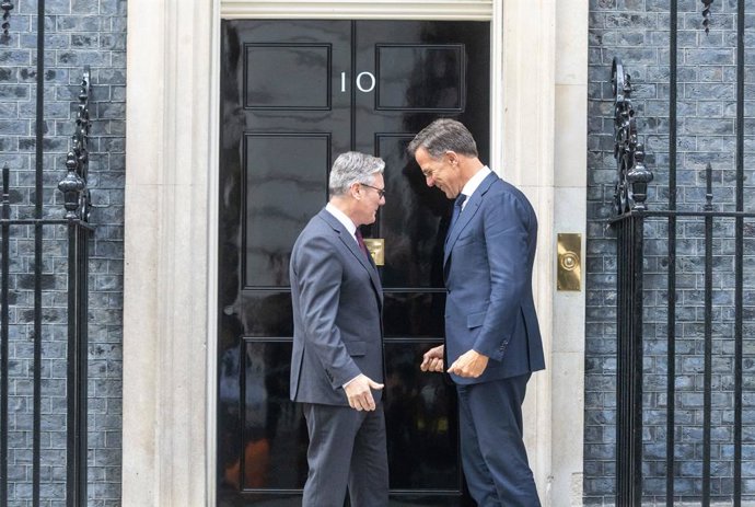 Archivo - Arquivo - 9 de setembro de 2025, Londres, Inglaterra, Reino Unido: O primeiro-ministro do Reino Unido, KEIR STARMER, recebe o secretário-geral da OTAN, MARK RUTTE, no número 10 da Downing Street.