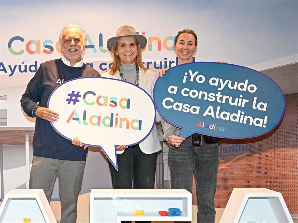 La infanta Elena y Paco Arango durante el AladinaXmas Weekend en el Hotel NH Collection Eurobuilding a 30 de Noviembre de 2025 en Madrid (España).