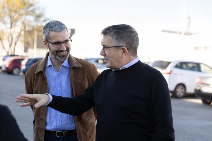 El portavoz del Grupo Parlamentario Socialista en el Congreso de los Diputados, Patxi López, junto al secretario general del PSRM, Francisco Lucas, en Yecla