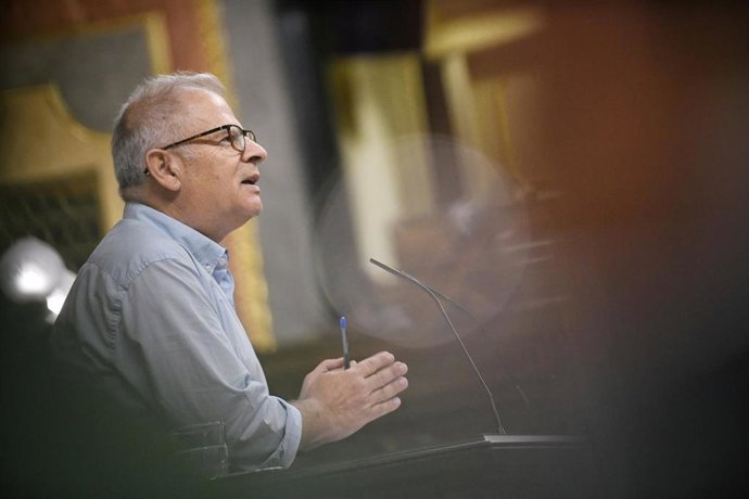Archivo - El diputado de Sumar José Manuel Lago Peñas durante una sesión plenaria en el Congreso de los Diputados, a 16 de septiembre de 2025, en Madrid (España).