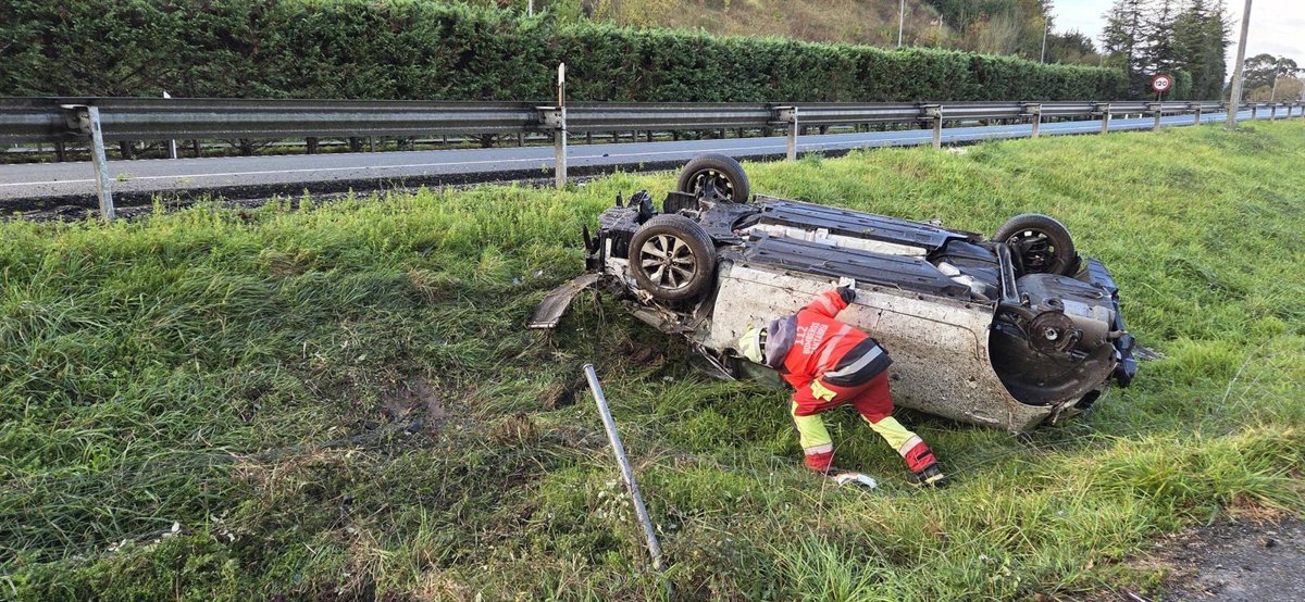 Una persona herida tras volcar el coche en el que circulaba por la A-8 a la altura de Laredo
