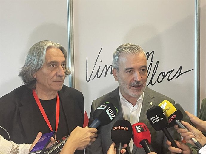 El regidor Xavier Marcé i l'alcalde Jaume Collboni, en la FIL de Guadalajara