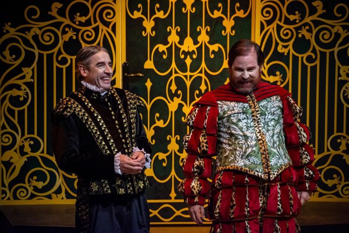 Archivo - La comedia 'Entre bobos anda el juego' llega este jueves al Palacio de Festivales con las entradas agotadas