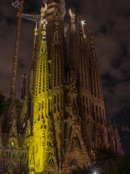 La torre iluninada durant la celebració