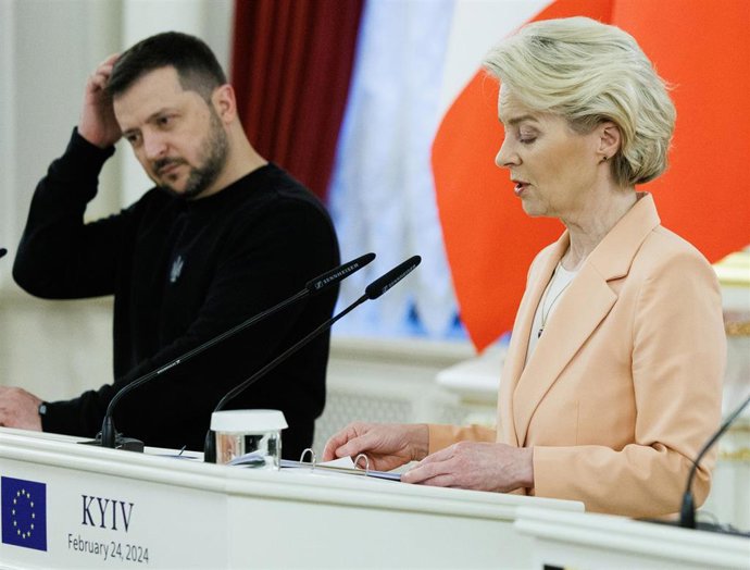 Archivo - Volodimir Zelenski y Ursula von der Leyen